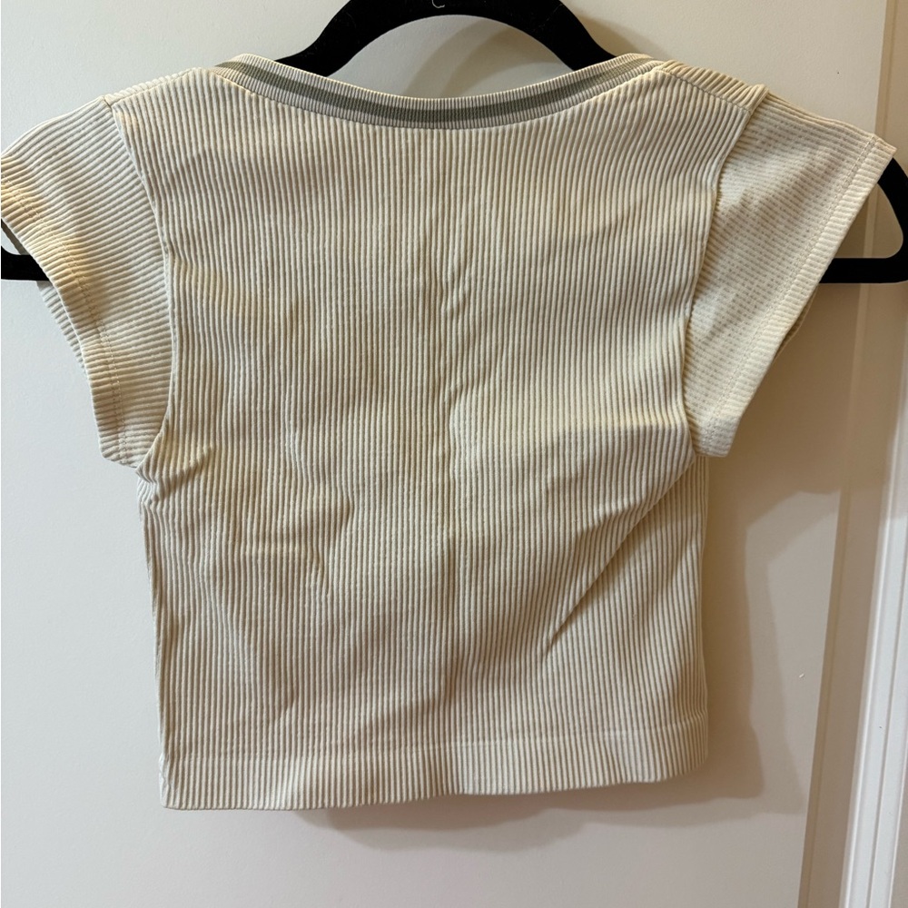 Ribbed Sleeveless Crop Top - Picture 4 of 5